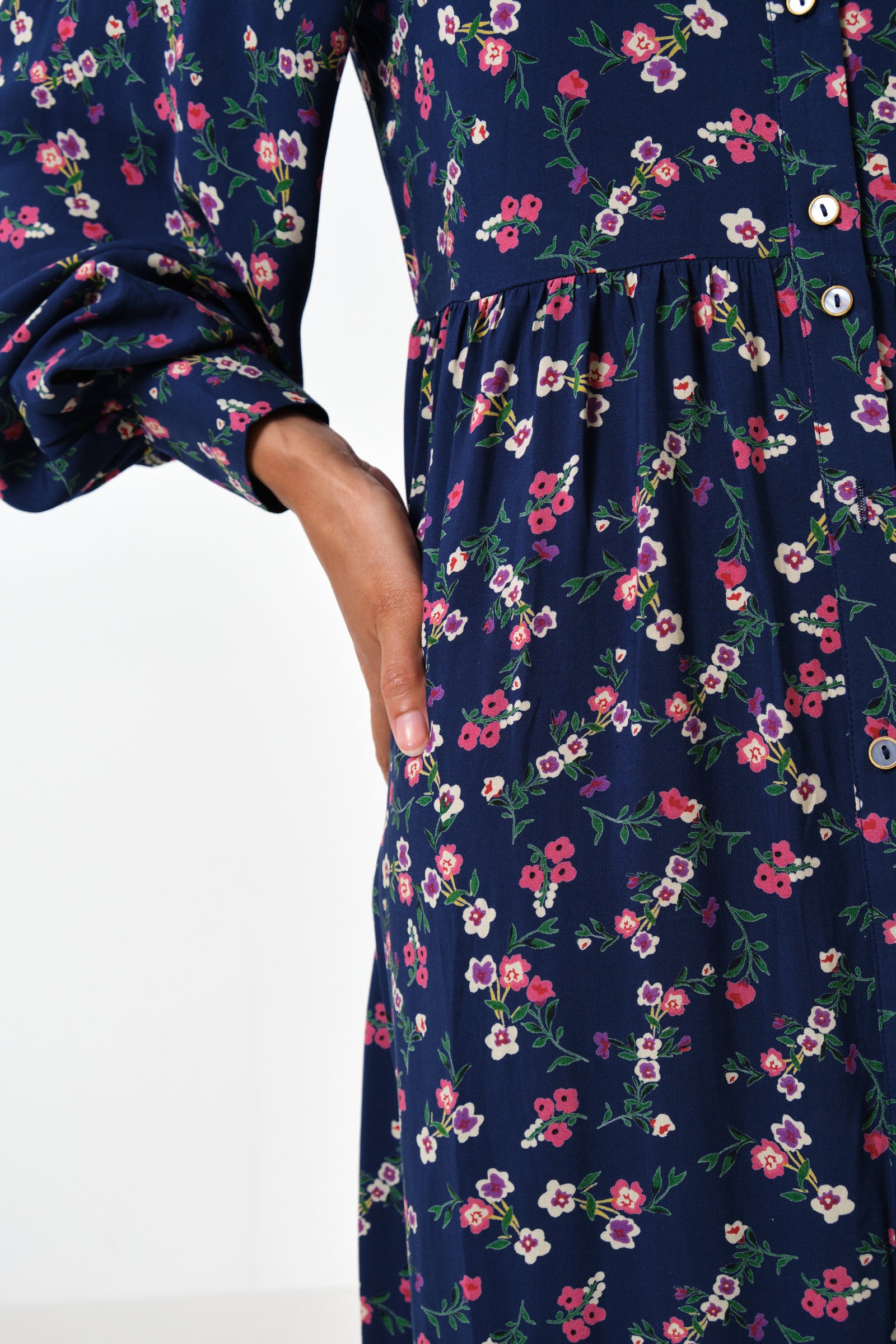 Bricia Naïve Posy Print Tiered Midi Dress - Navy - Image 4