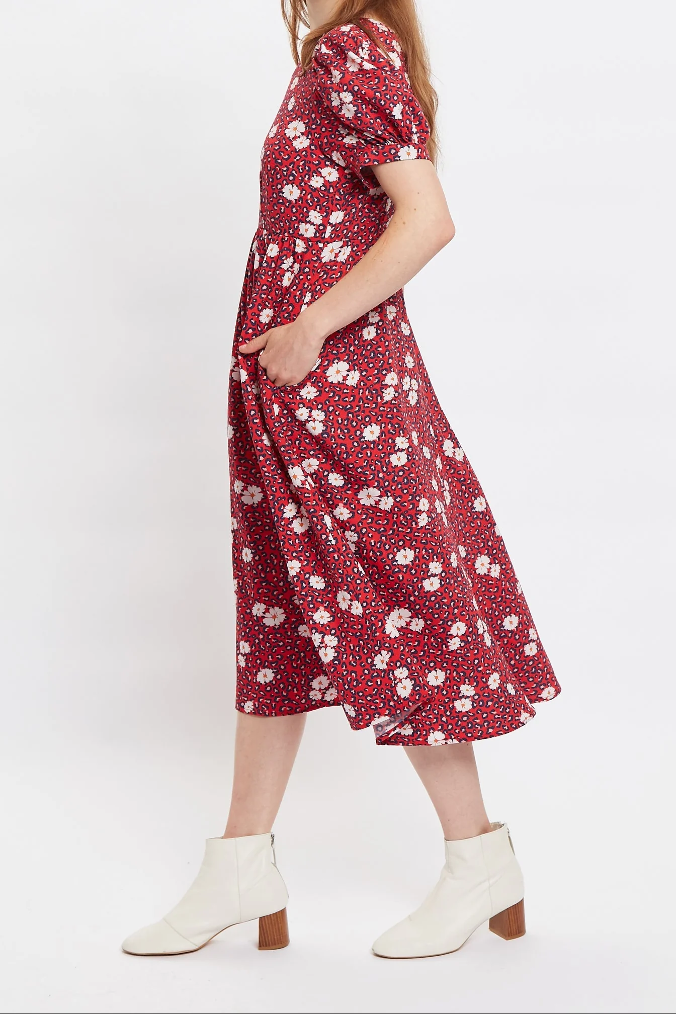 Louche Stasia Roaring Daisy Print V Back Puff Sleeve Midi Dress - Red - Image 3