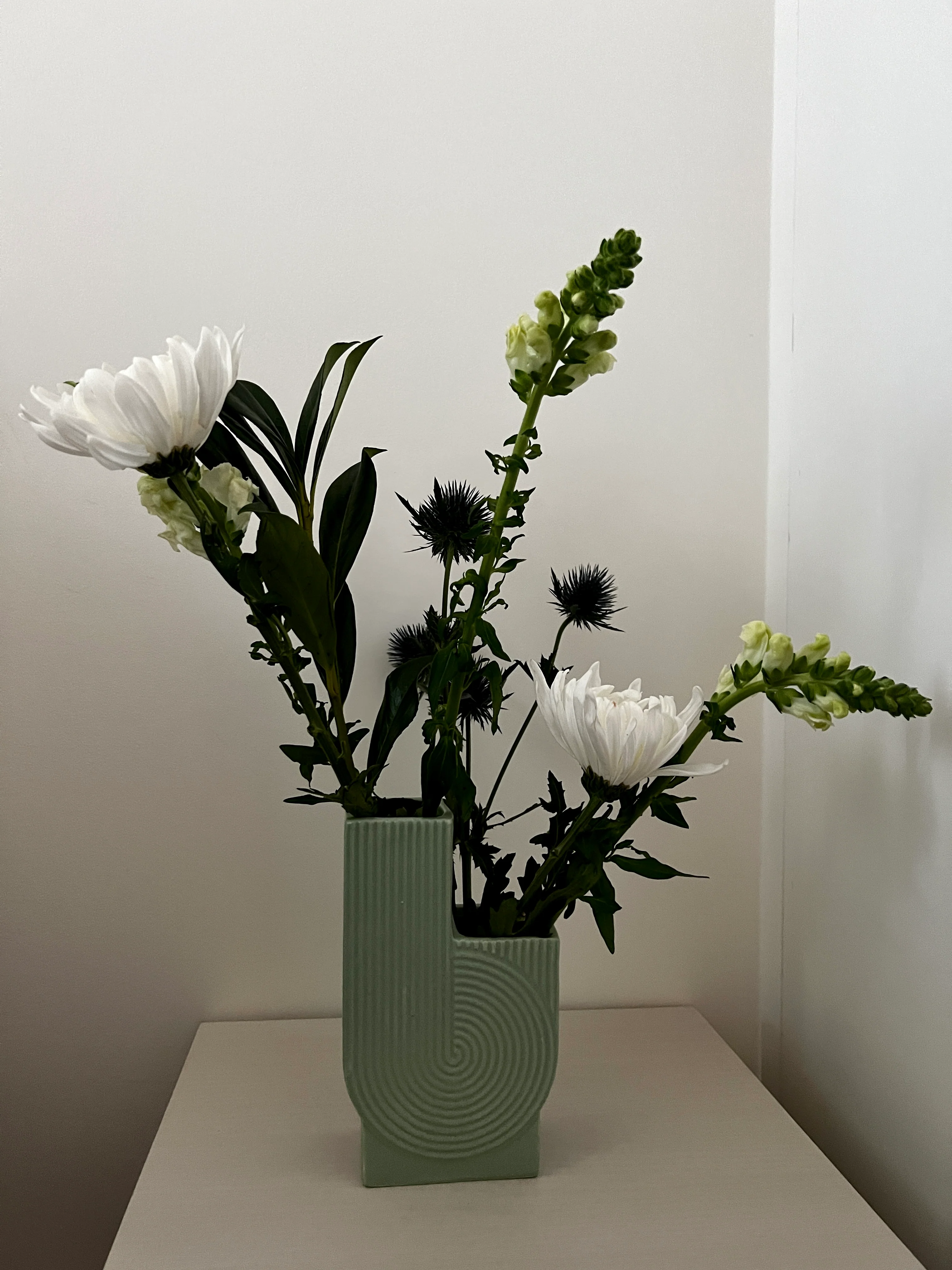 Designer Ribbed Vase - Image 3