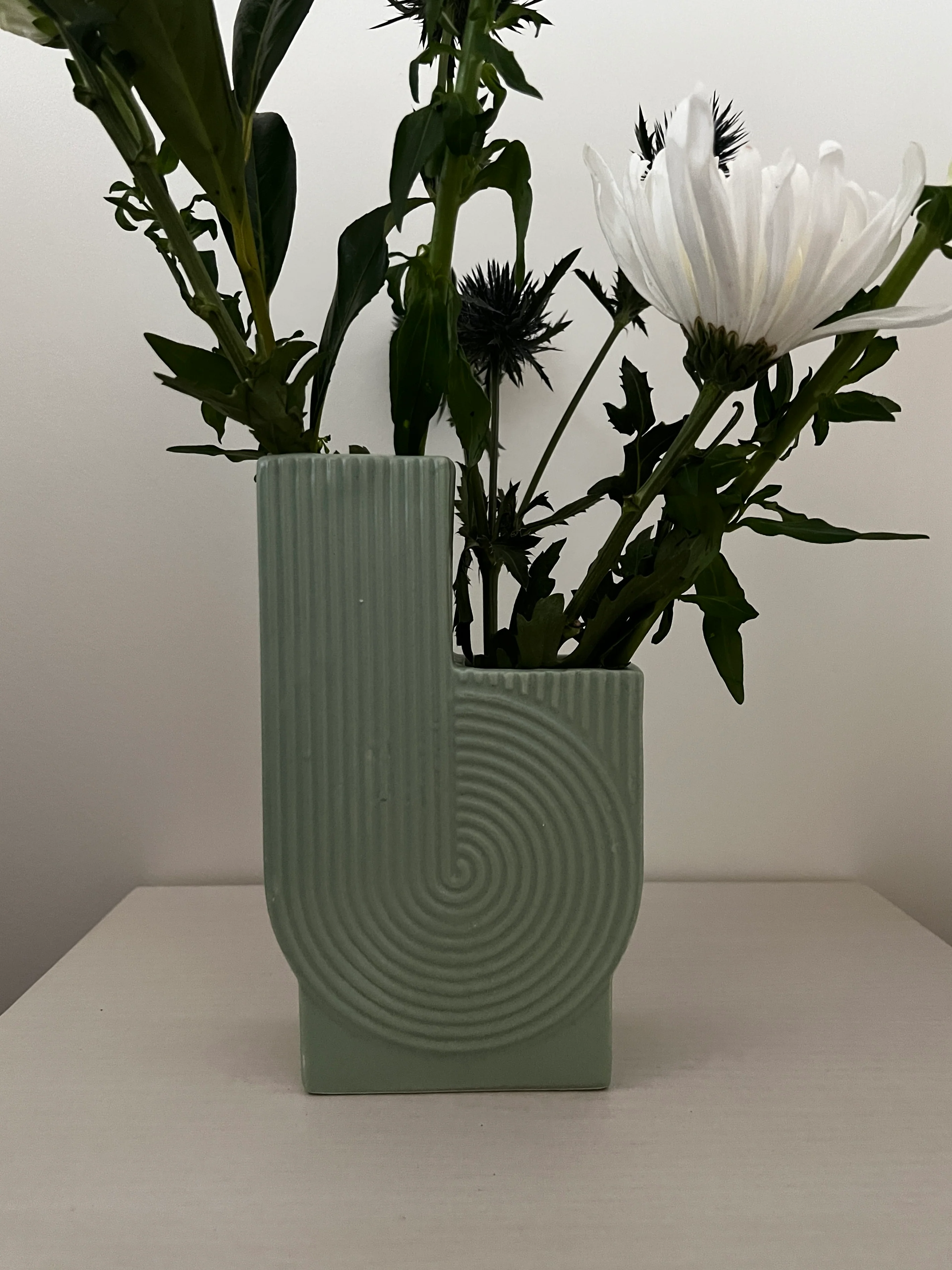 Designer Ribbed Vase - Image 4