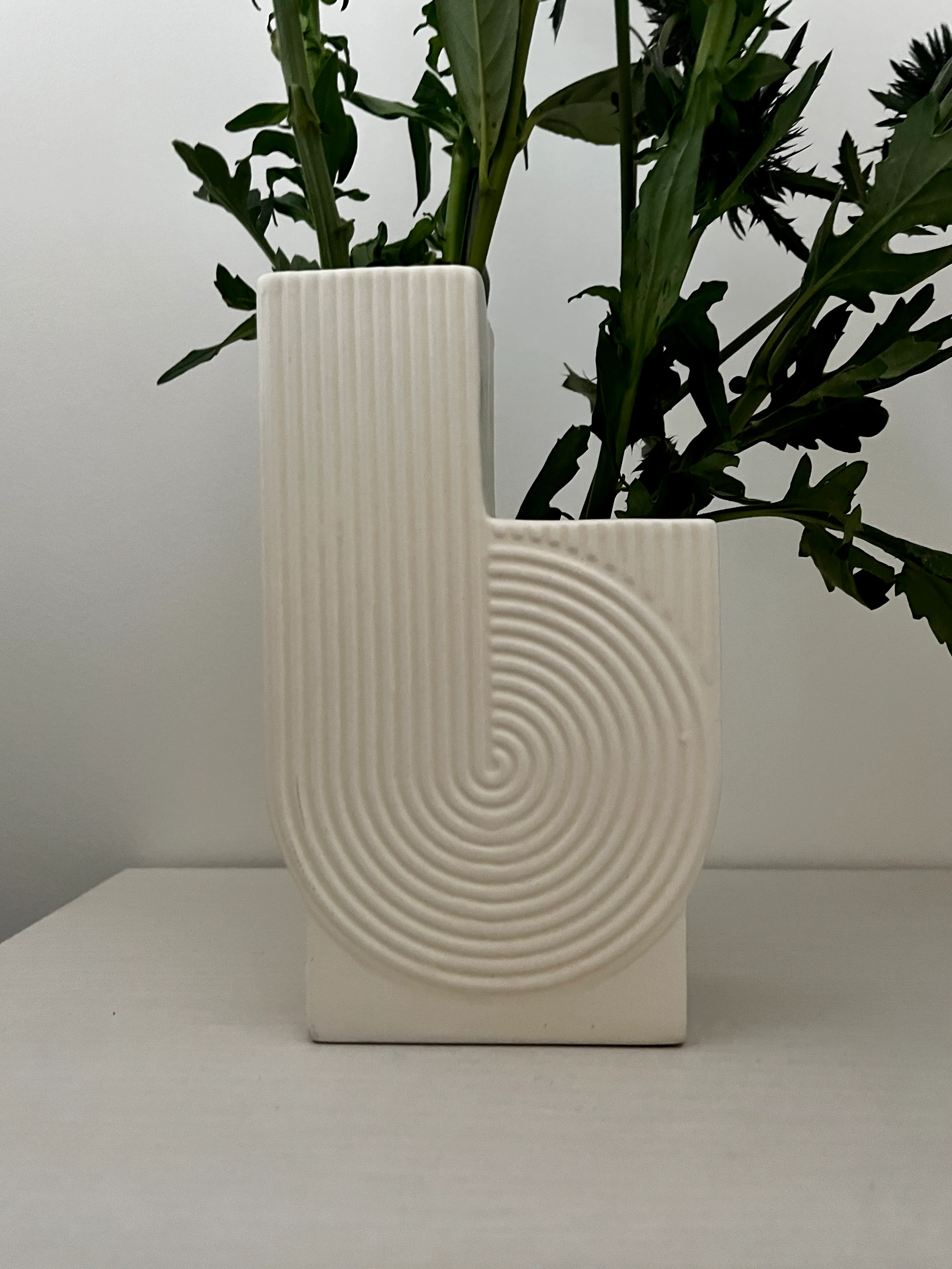 Designer Ribbed Vase - Image 4