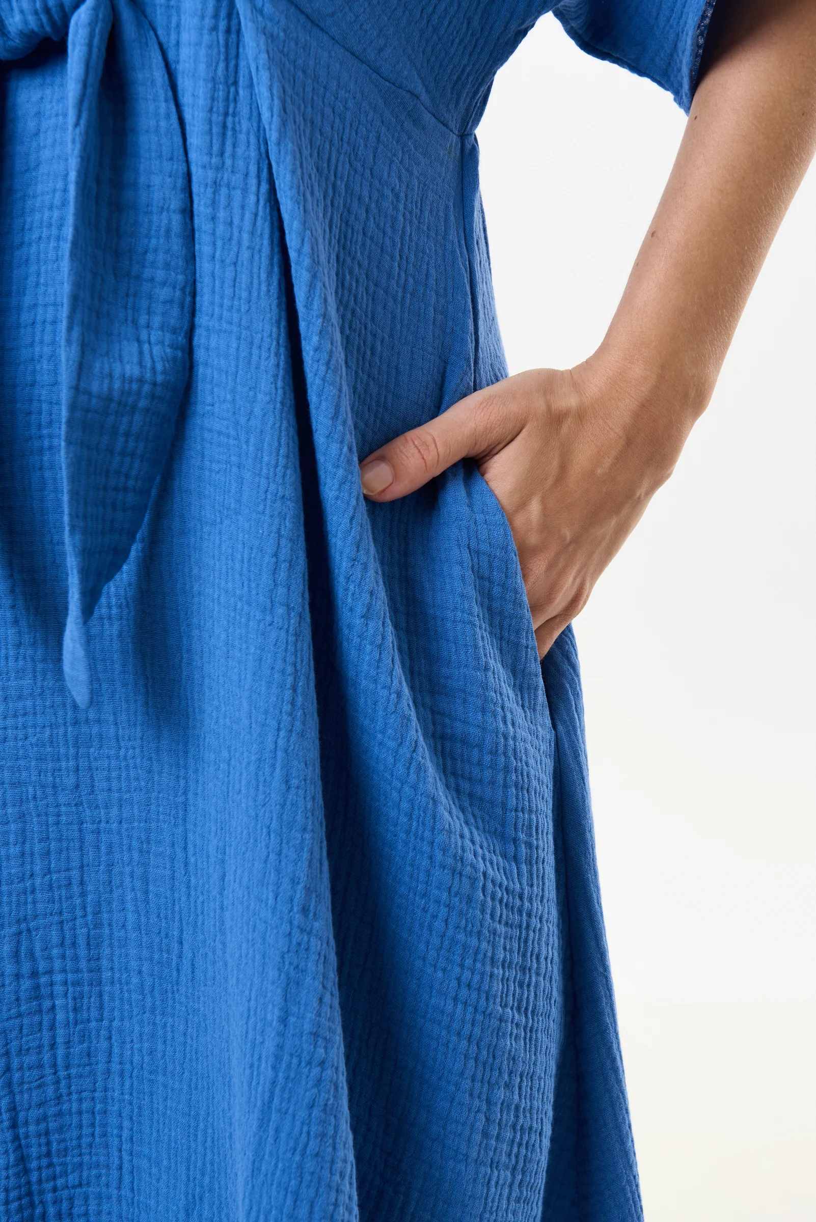 Elody Double Gauze Tie Waist Midi Dress - Blue - Image 3