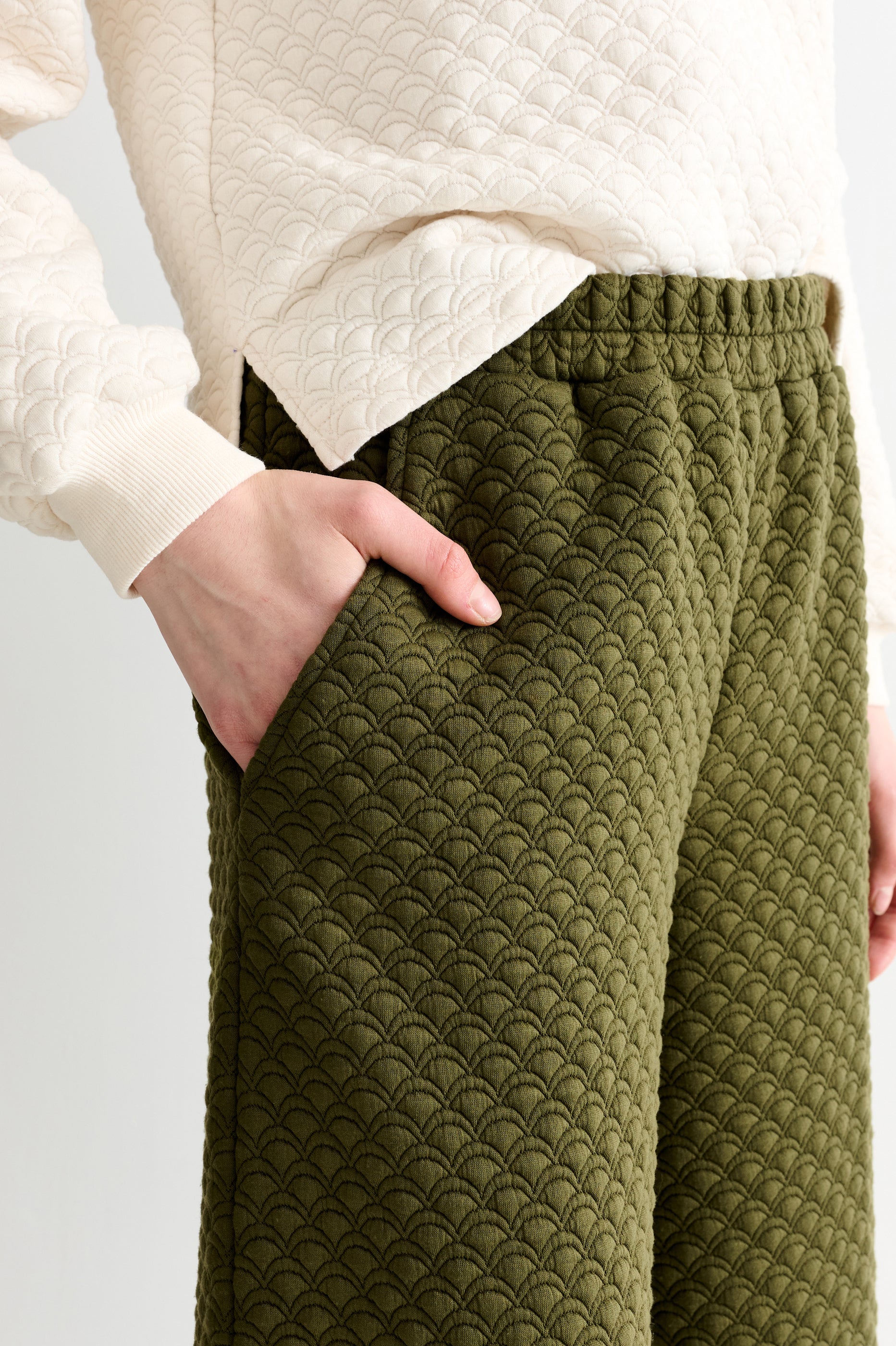 Flory Scallop Quilt Wide Leg Trouser - Moss Green - Image 4