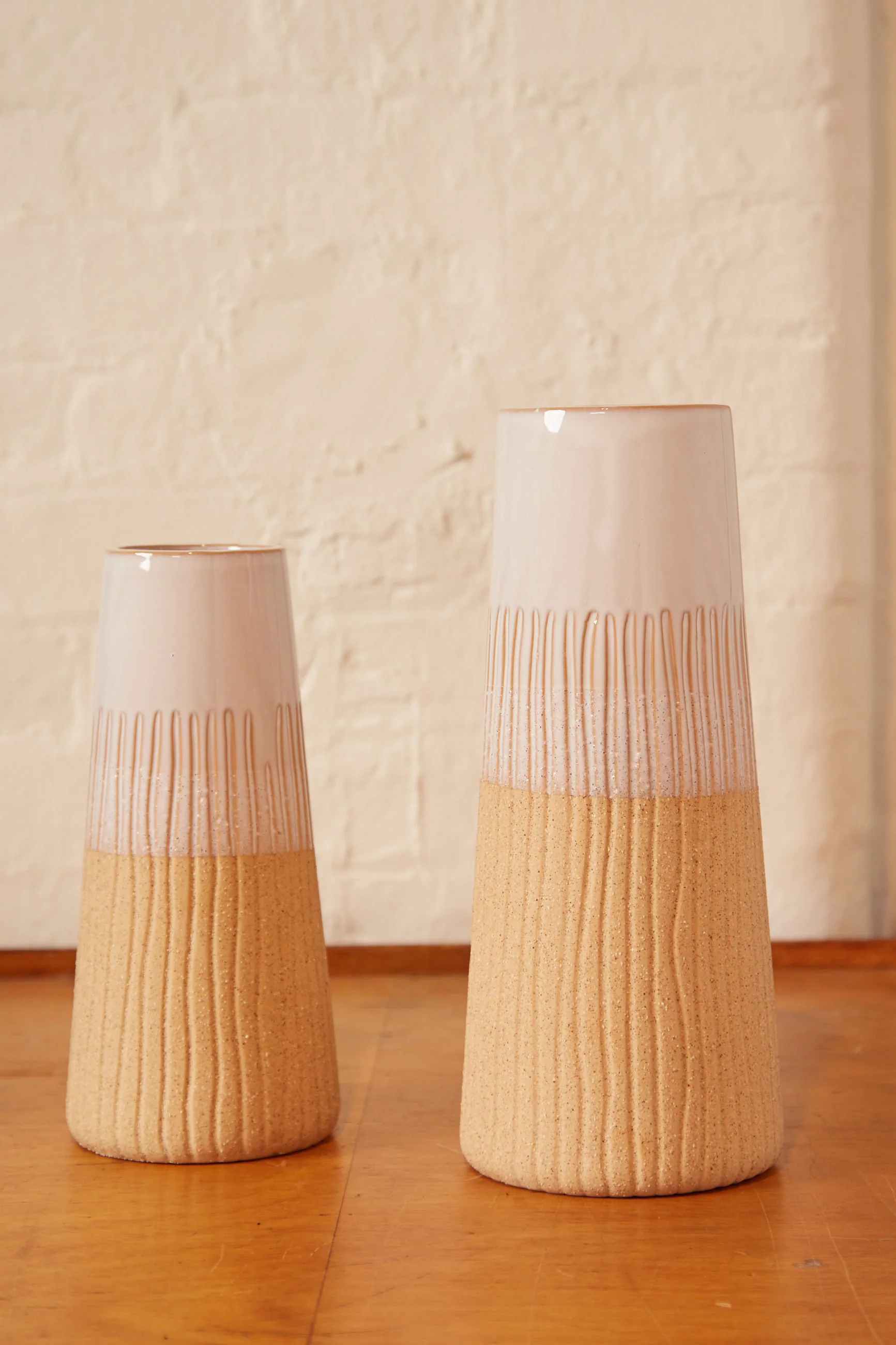 Glazed White And Terracotta Etched Vase - Image 4