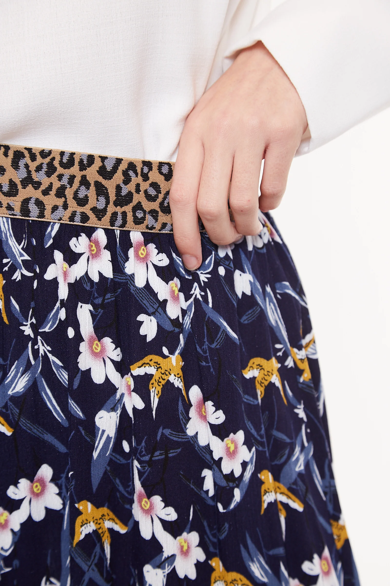 Hanan Swallow Print Elastic Waist Midi Skirt - Image 3