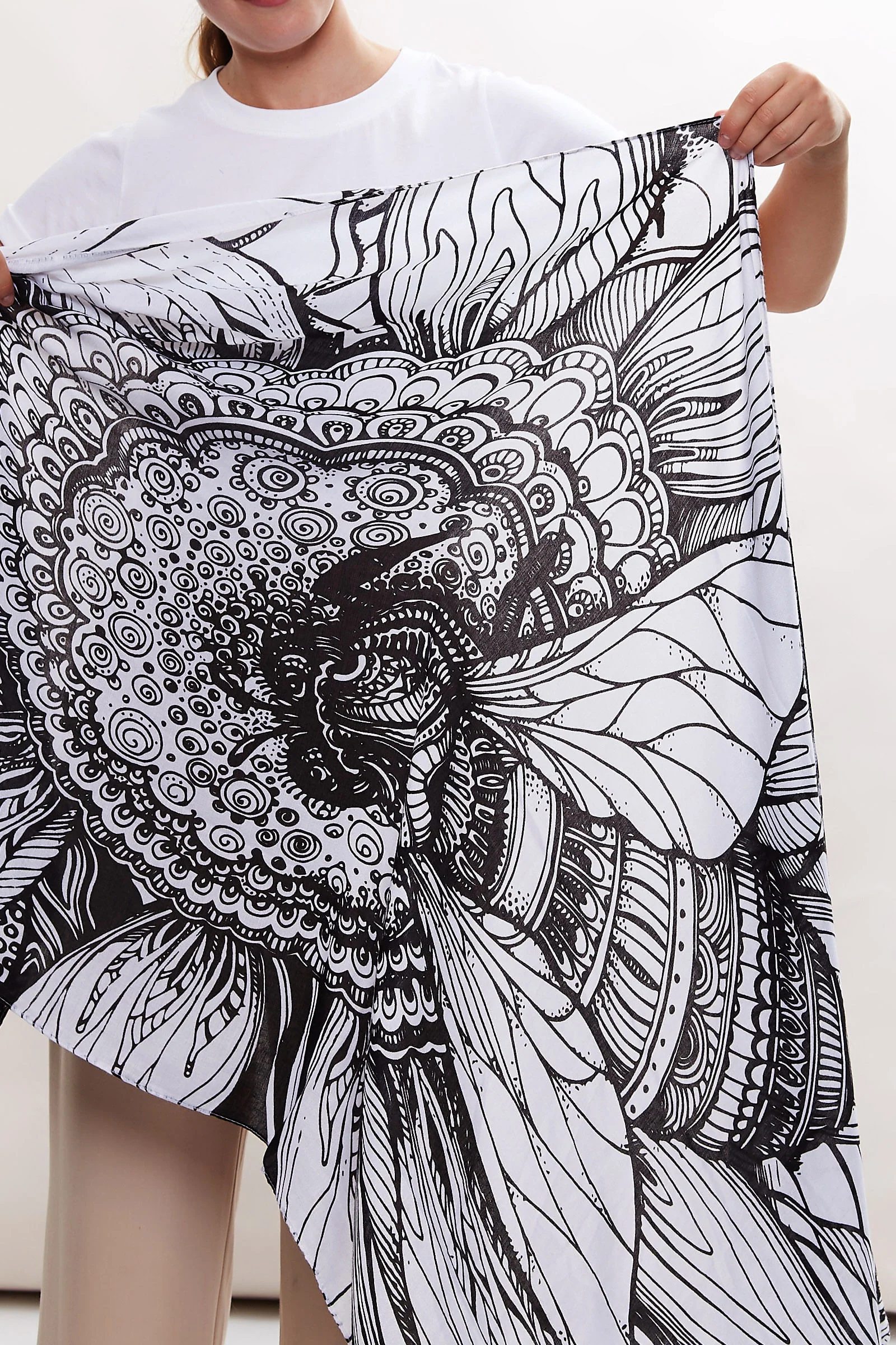 Bee-Utiful Bee Printed Scarf - Image 2