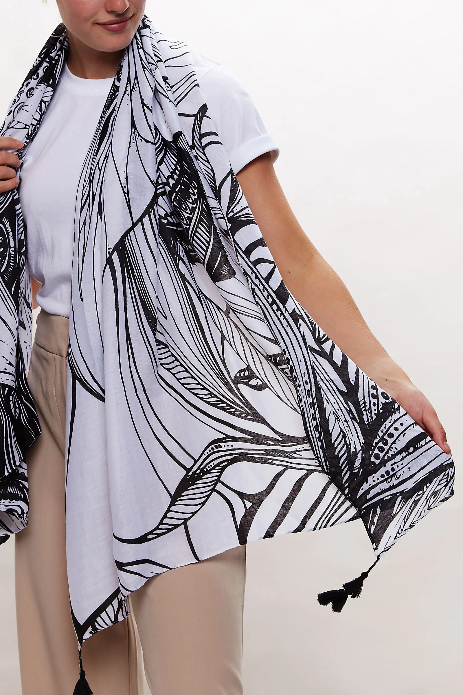 Bee-Utiful Bee Printed Scarf - Image 3