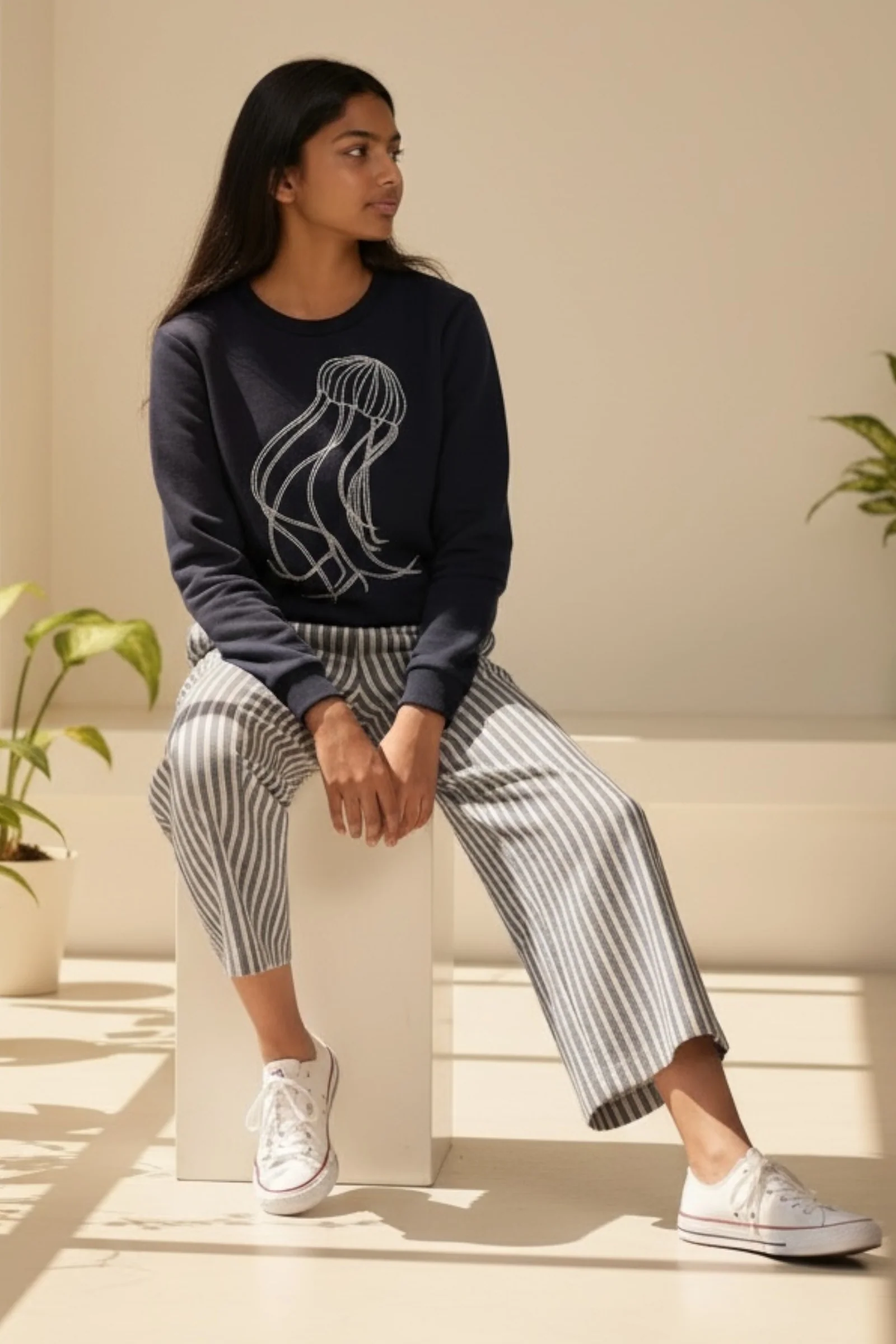 Jan Jellyfish Embroidered Navy Sweatshirt - Image 5