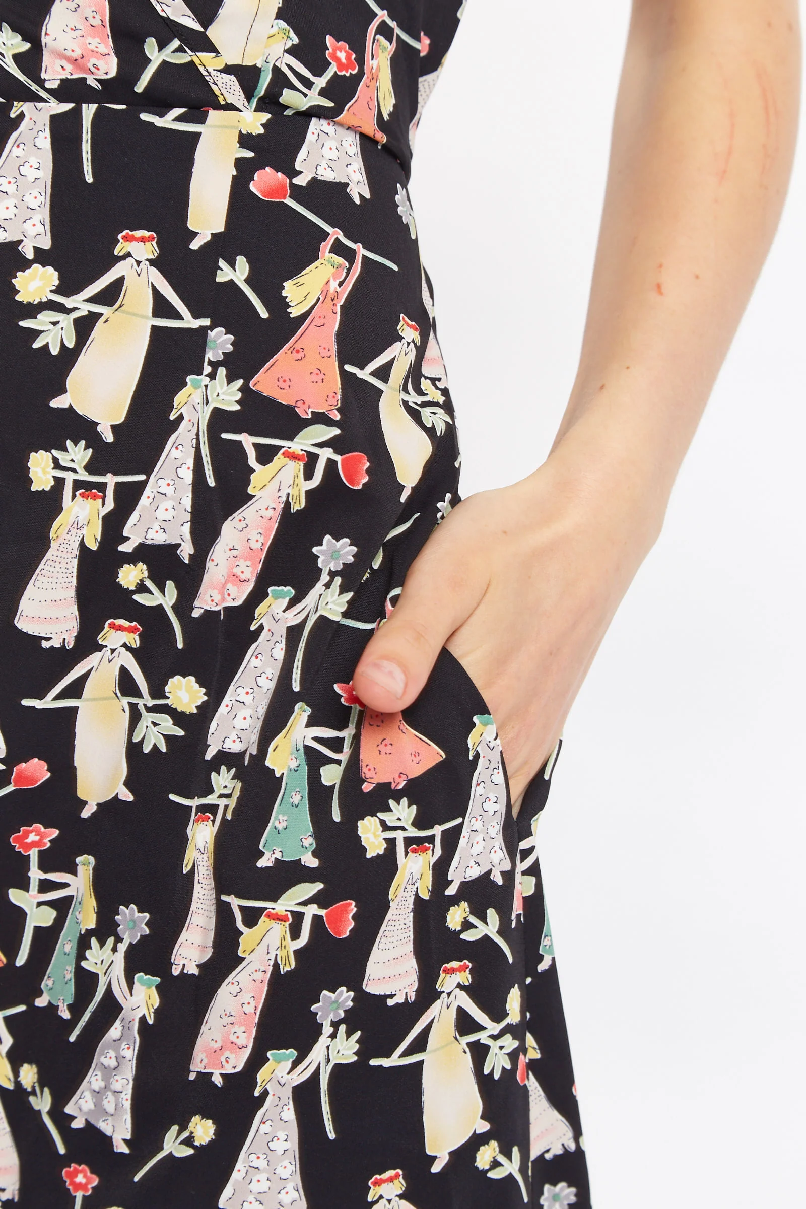 Sakani Flower Girl Print Short Sleeve Midi Dress - Image 4