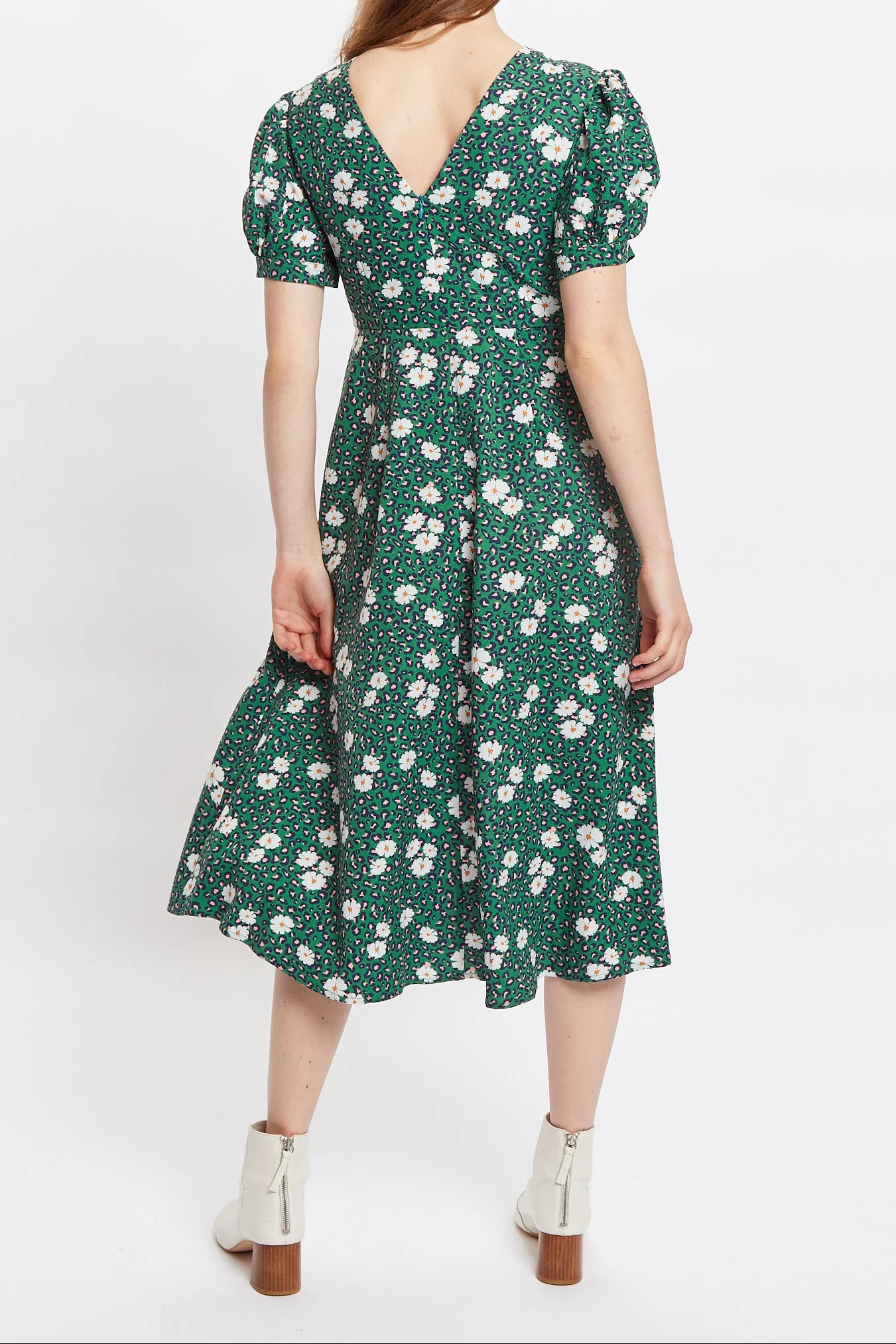 Louche Stasia Roaring Daisy Print V Back Puff Sleeve Midi Dress - Green - Image 2