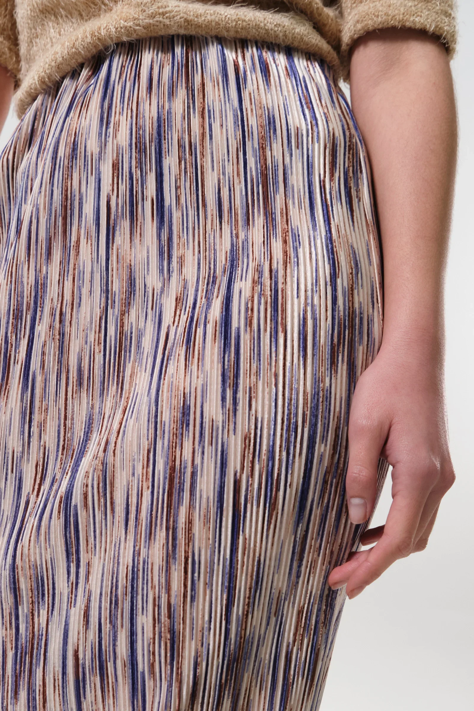 Maylis Line Print Pleat Midi Skirt - Image 3