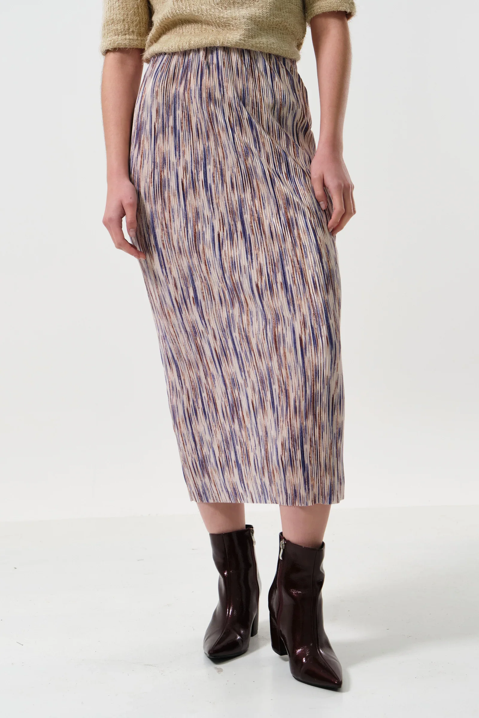 Maylis Line Print Pleat Midi Skirt - Image 5