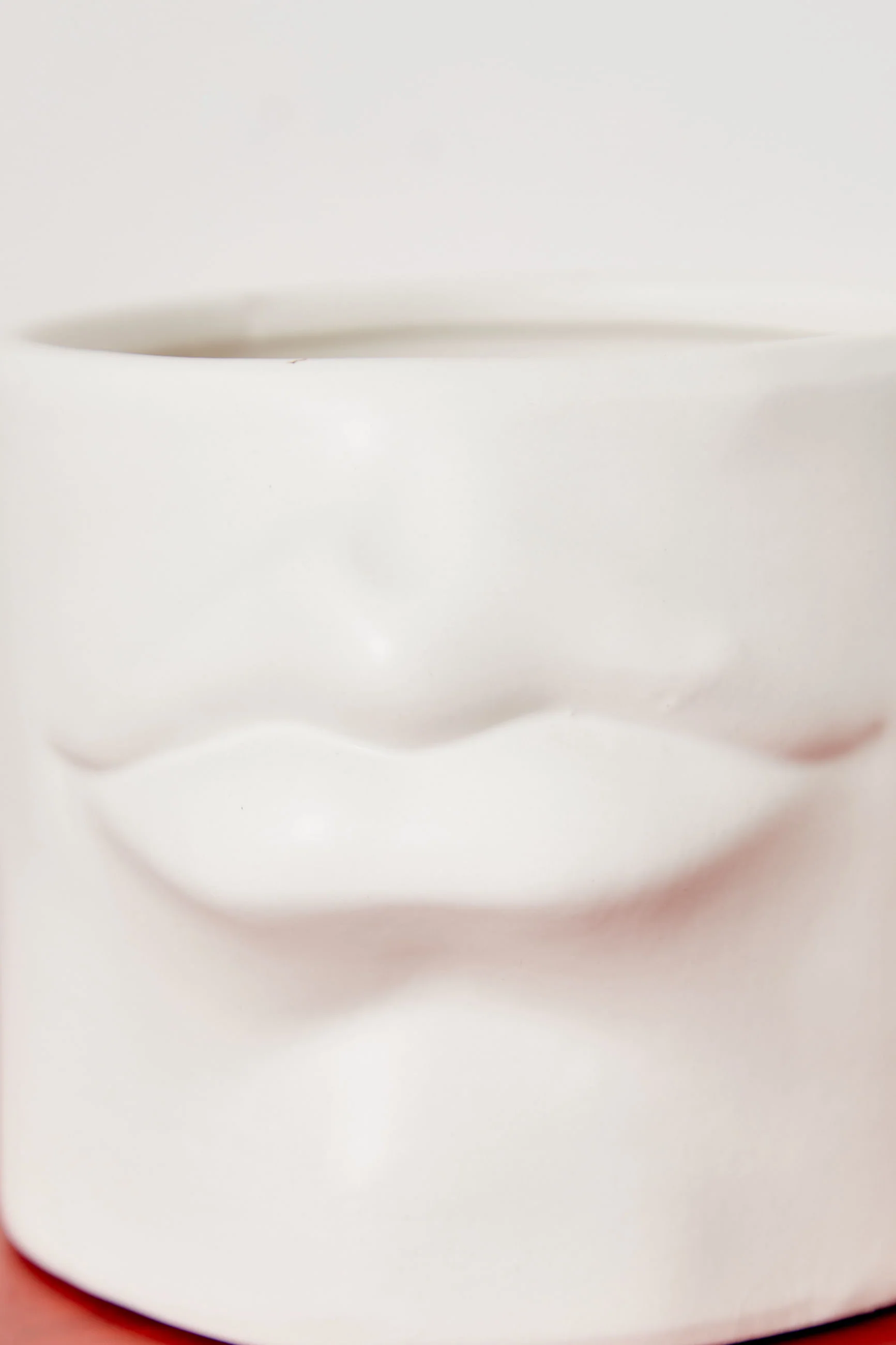 Relief Lips Planter White - Image 4