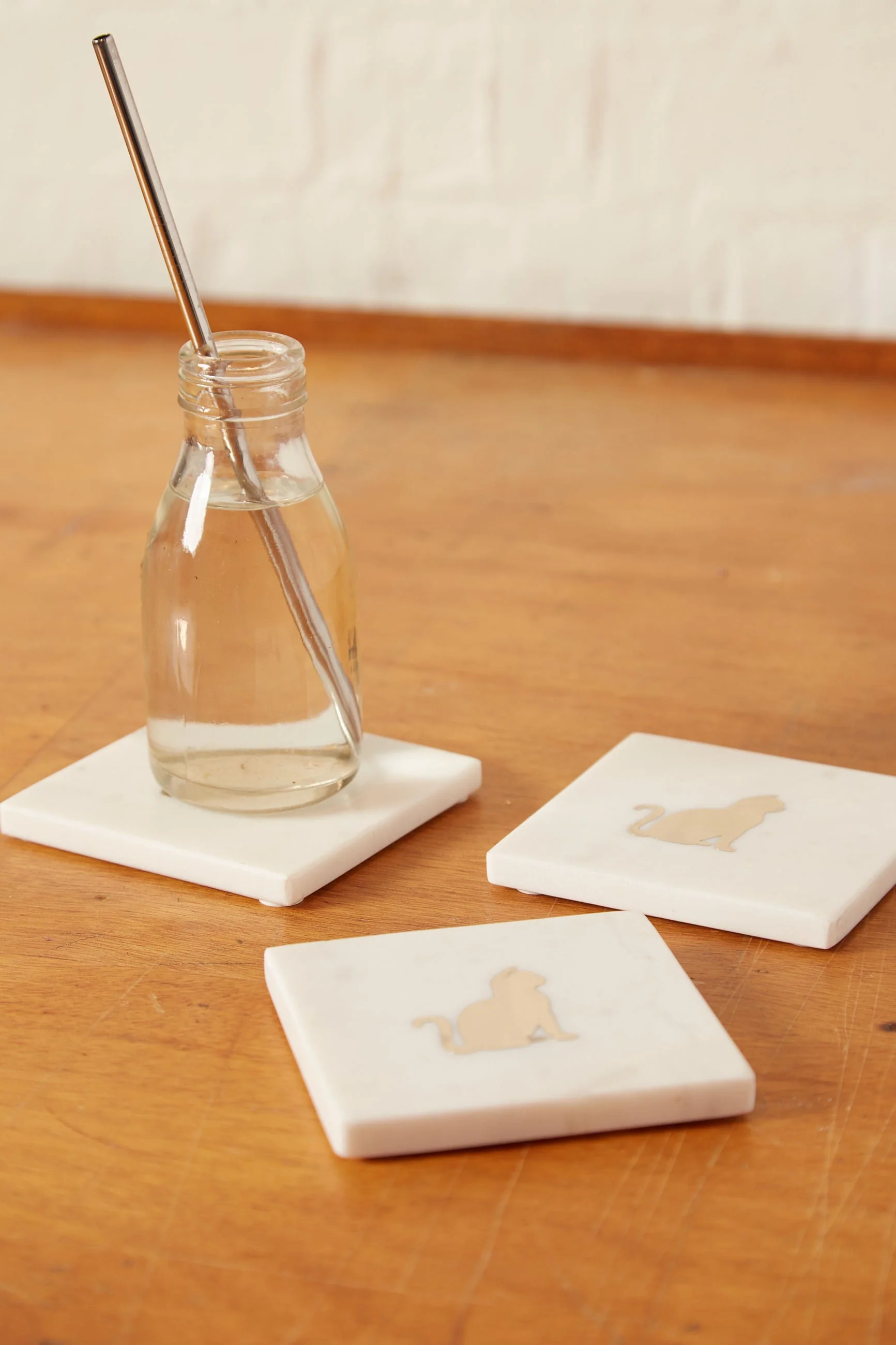 Set Of 4 Marble Coasters With Metallic Cat Design Ecru - Image 4
