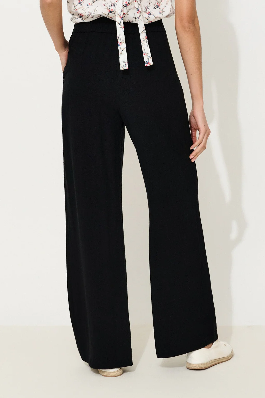 Tilde Linen Mix Straight Leg Trousers - Black - Image 3