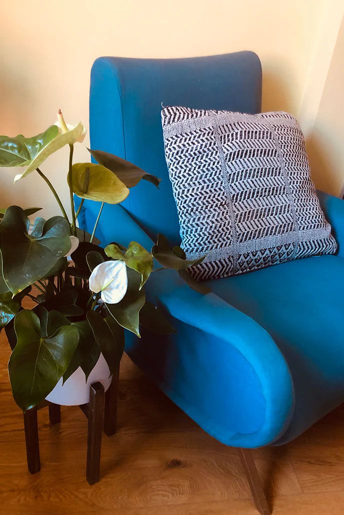 Woven Geometric Patterned Cushion Black - Image 2