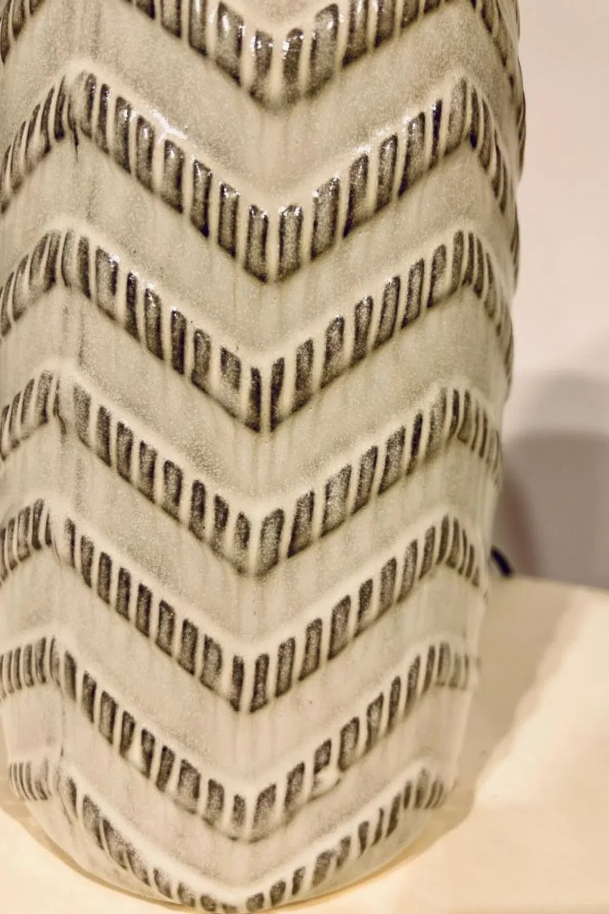 Zigzag Relief Pottery Base Lamp With Linen Shade - Image 2